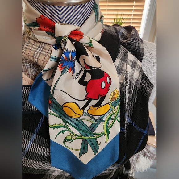 Gucci x Disney Limited edition Mickey Mouse silk twill scarf - Picture 10 of 12